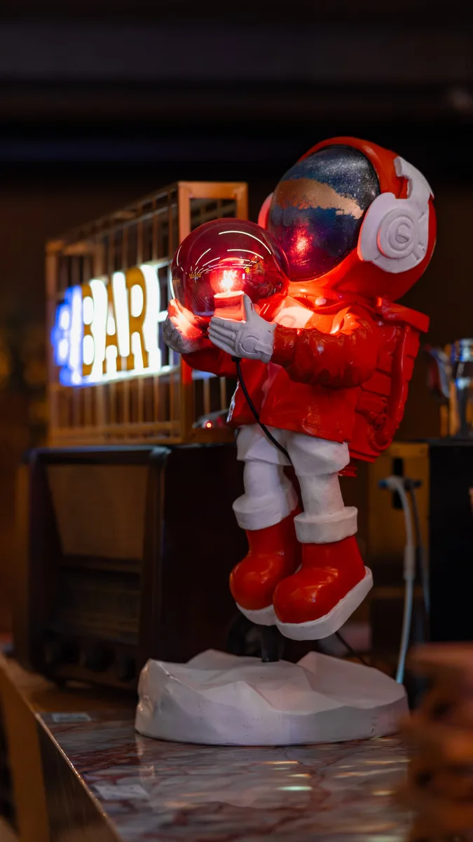 Manakin Bar